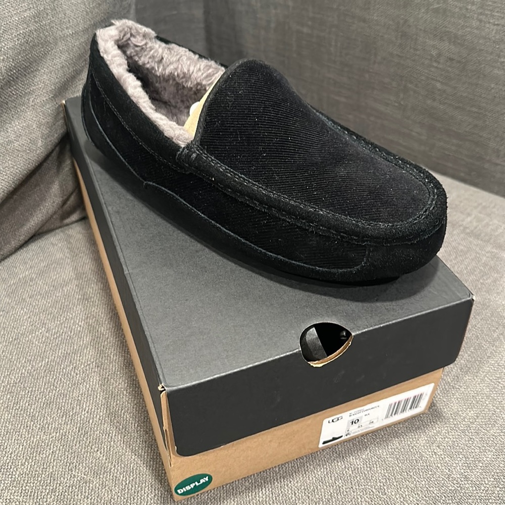 Ugh Ascot Slipper - New In Box w/ tags